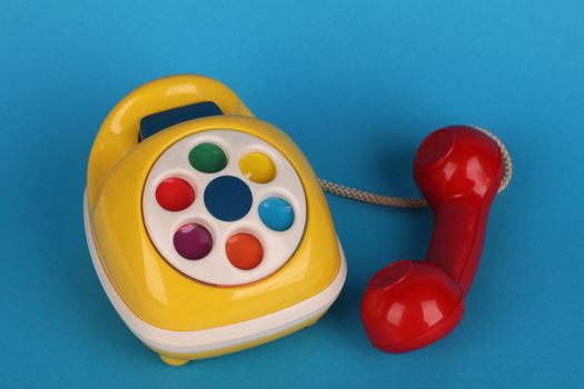 Telefoonwinkel in de binnenstad van Hoorn met smartphones en accessoires in de etalage