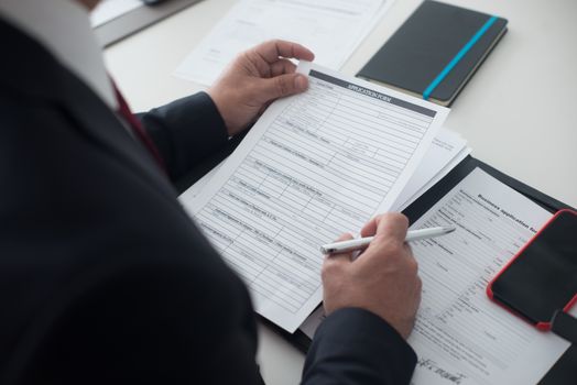 Vacature gemeente Hoorn op laptop met stadhuis en centrum van Hoorn op de achtergrond