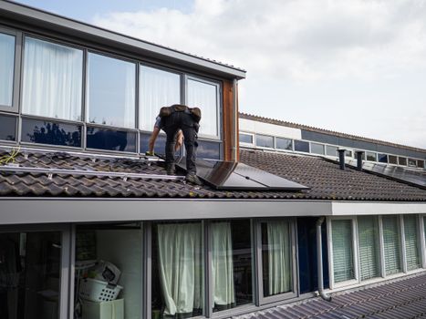 Zonnepanelen op een woning in Hoorn met aandacht voor subsidies, vergunningen en lokale regelingen in 2026