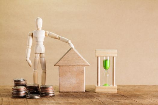 Stel in Hoorn bekijkt hypotheekpapieren en berekent maandlasten voor een woning